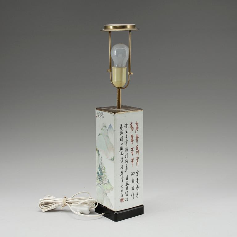 BORDSLAMPA, porslin, Kina, 1800-tal, signerad.