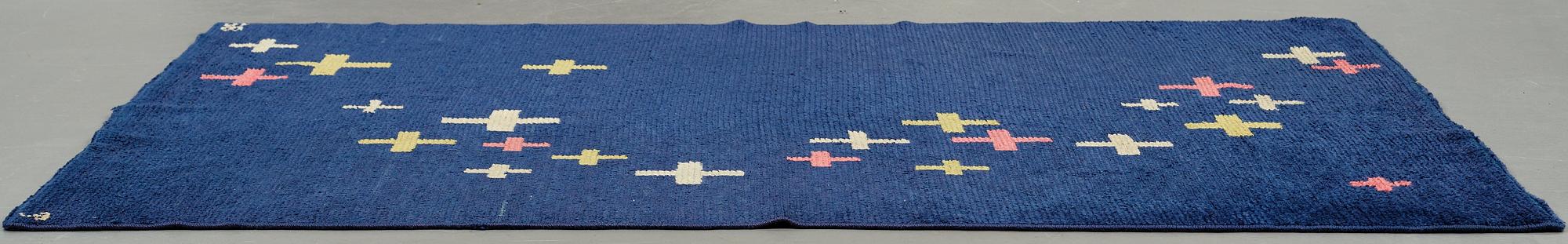 Sigvard Bernadotte, A CARPET, knotted pile, ca 236,5 x 170-172,5 cm, signerad SB T (Sigvard Bernadotte, Fru Trolles Vaevestue).