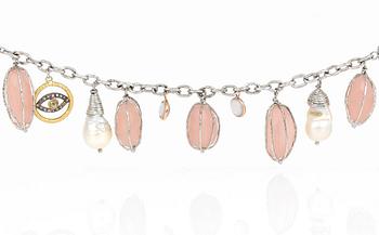 ARMBAND, silver med sötvattenspärlor, rosa kvarts, rosen och åttkantslipade diamanter. Total vikt ca 49,18 g.