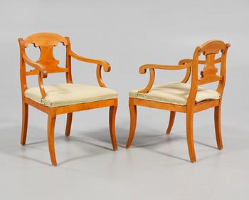 STOLAR, 2 st, samt KARMSTOLAR, 2 st, Karl Johan, 1800-talets mitt.