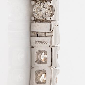 Örhängen, ett par, kreoler 18K vitguld med briljantslipade diamanter.