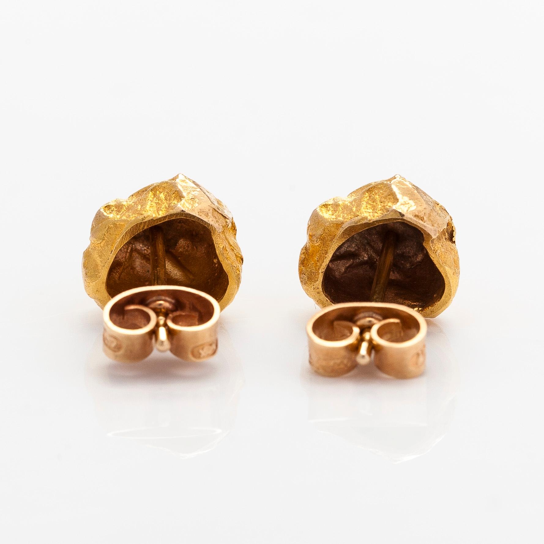 Björn Weckström, a pair of 14K gold 'Nugget' earrings. Lapponia 1963-64.