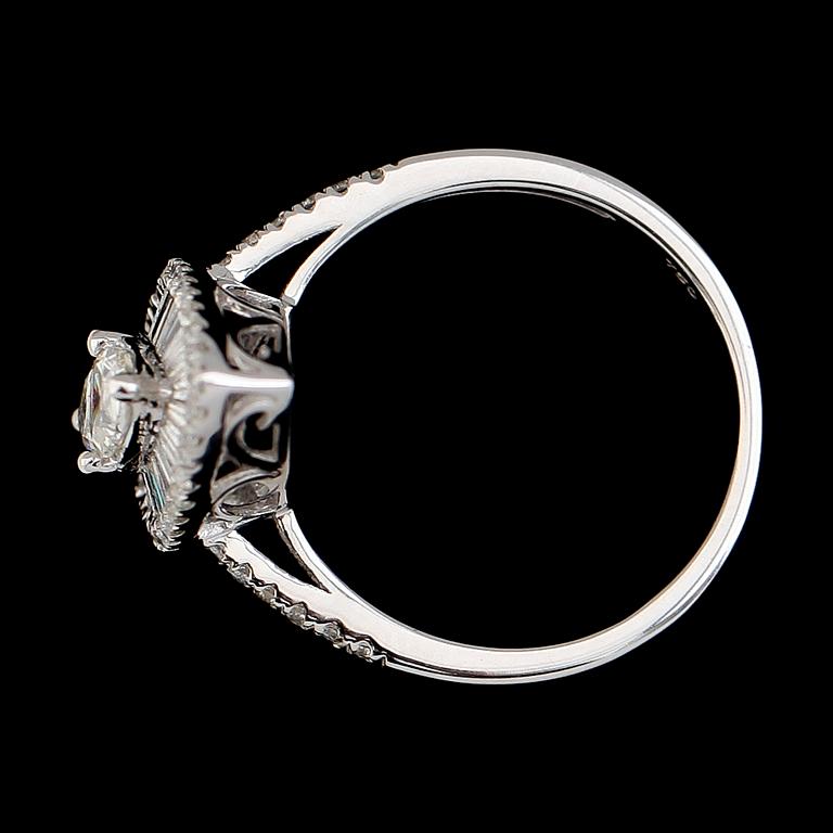 RING, 18K vitguld, olikslipade diamanter tot ca 1.31 ct. Vikt ca 3 g.