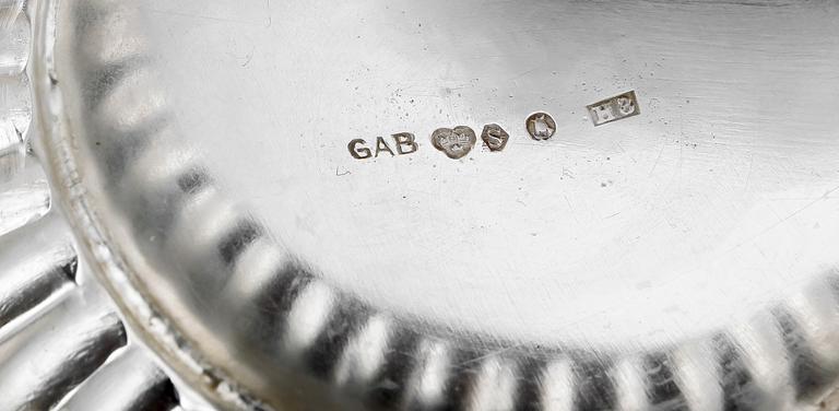 SKÅLAR, ett par samt FAT, silver samt nysilver, bl a C.G. Hallberg, Stockholm 1908. Tot vikt silver ca 330 g.