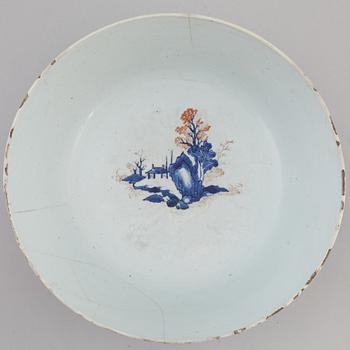 A large blue and white fish bowl/punch bowl, Qing dynasty, 18th Century.
