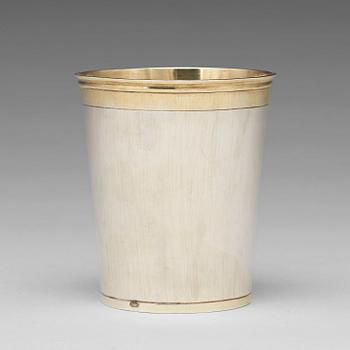 186. A Northern European late 17th/early 18th century parcel-gilt silver beaker, unmarked.