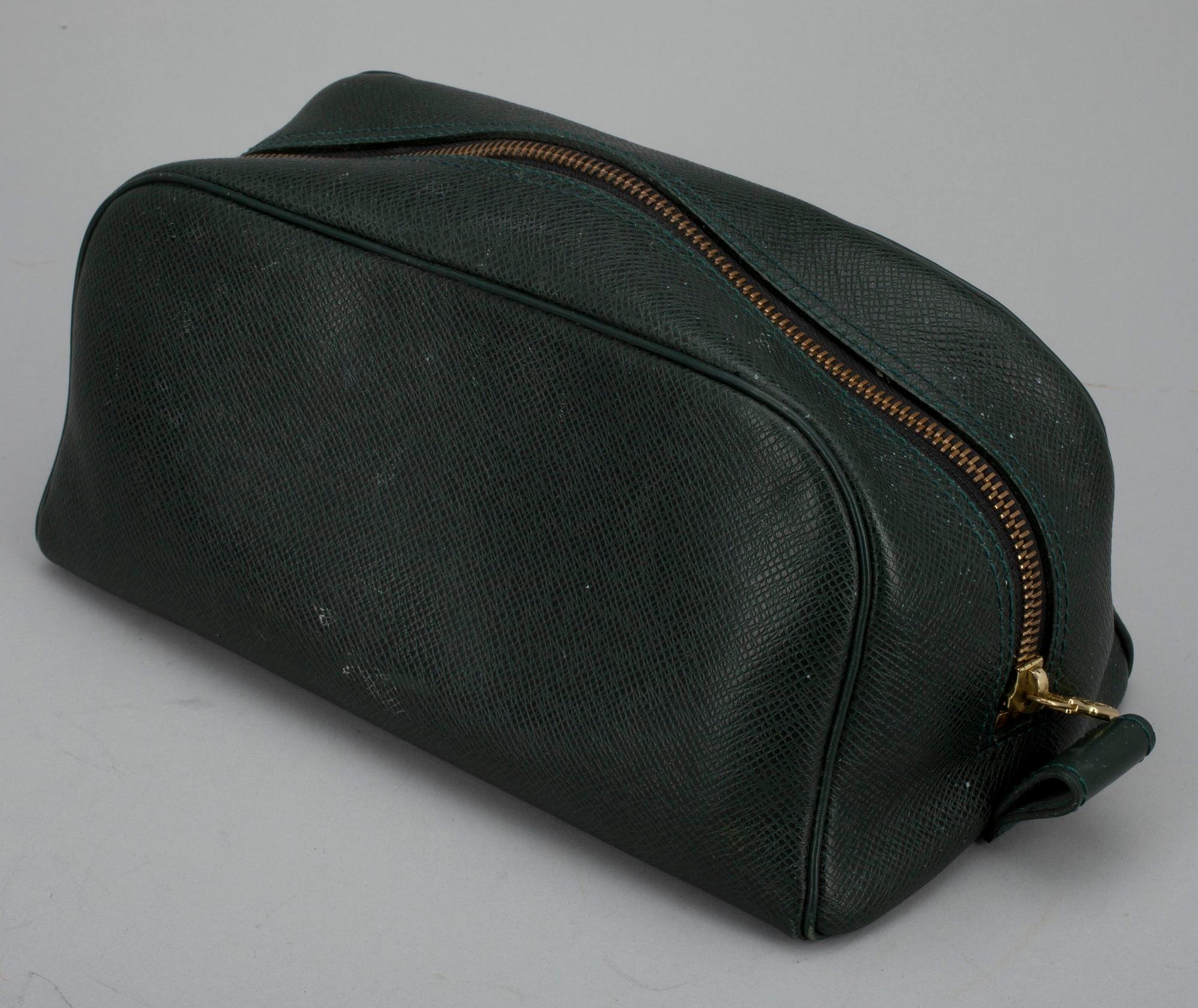 NECESSÄR, Louis Vuitton.