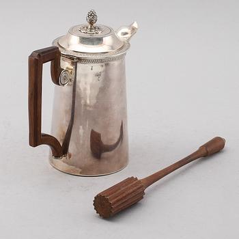 CHOKLADKANNA, silver, Louis Seizestil, Frankrike, omkring år 1900. Vikt ca 460 gram.