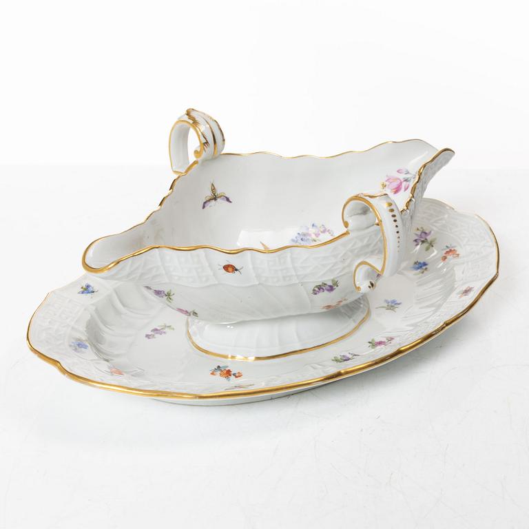 A Meissen porcelain sauce bowl, 1890s.