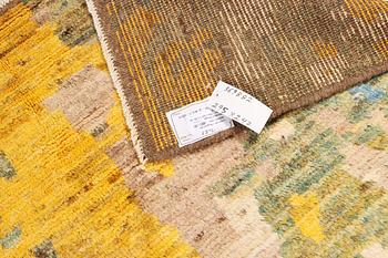 Matta, Ushak design, ca. 295 x 247 cm.