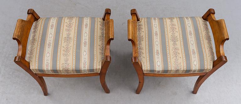 TABURETTER, 1 par, Karl Johan, 1800-talets mitt.