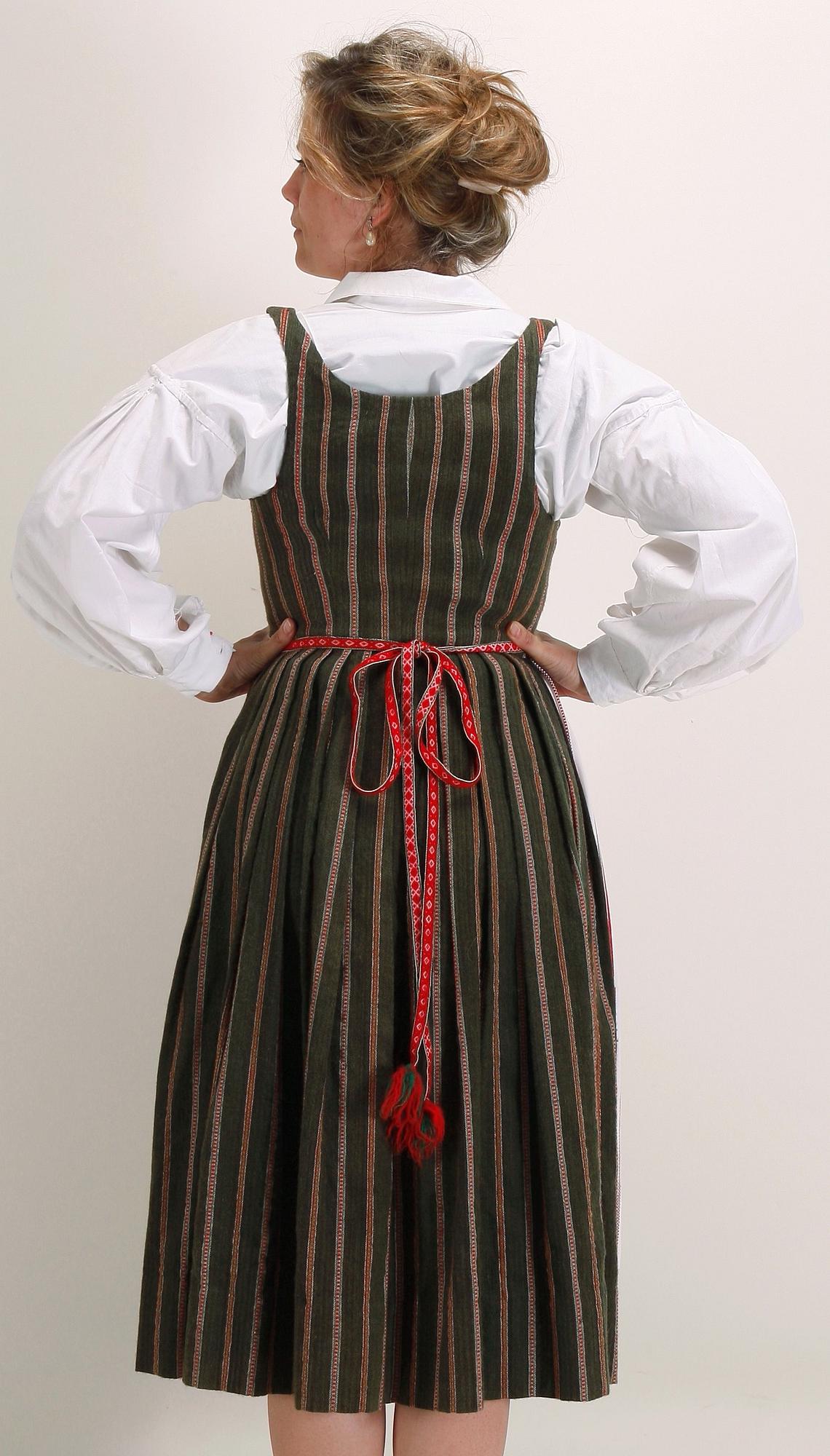 FOLKDRÄKT, 3 delar, bomull och ylle, Enånger, 1900-tal.