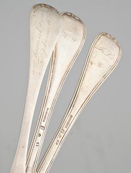 SKEDAR, 24 st, SAMT SOCKERSTRÖARE, 2 st, liknande delar av modell Gammal fransk, 1800-tal. Vikt 648 gram.