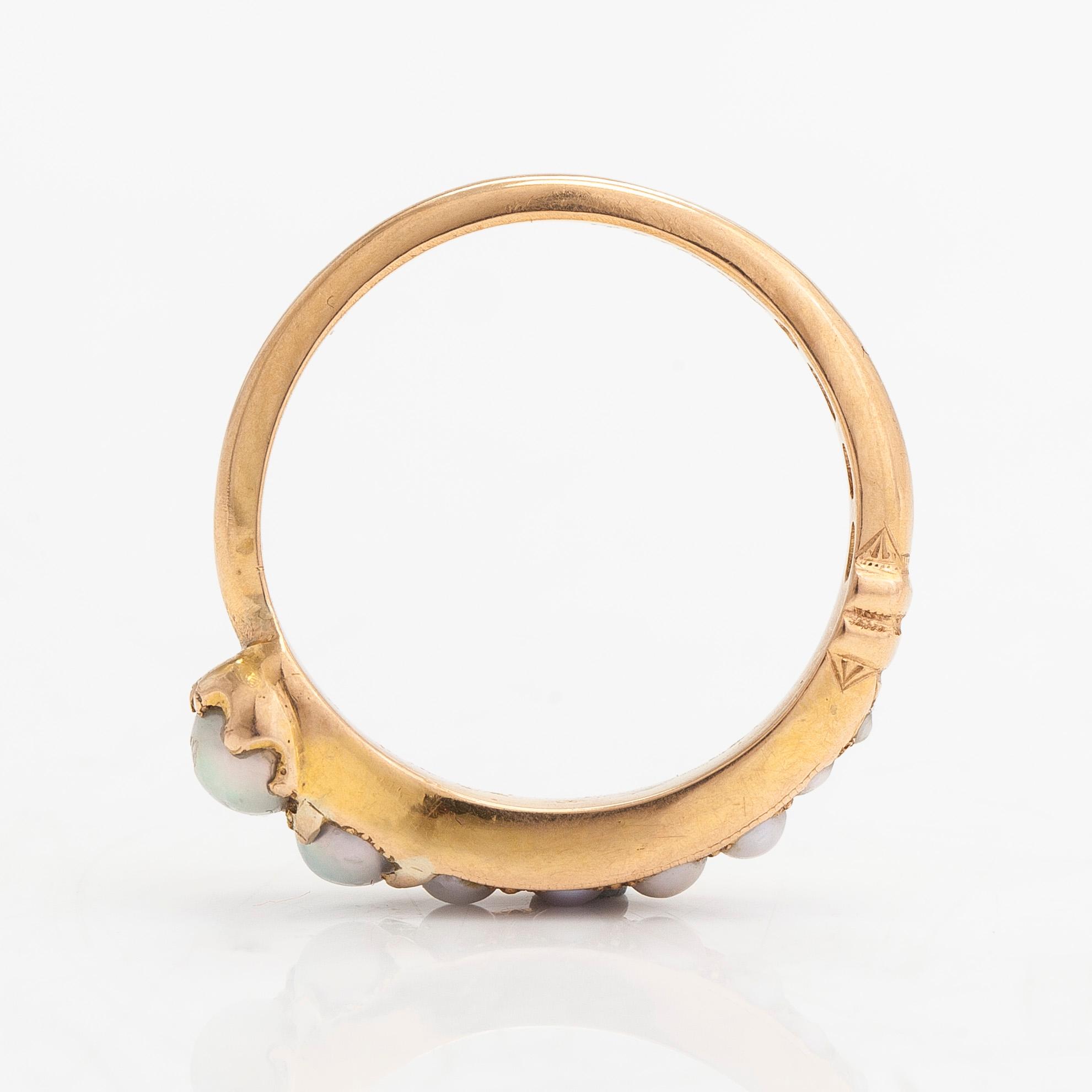 Ring, 18K guld med odlade pärlor, Helsingfors 1995.