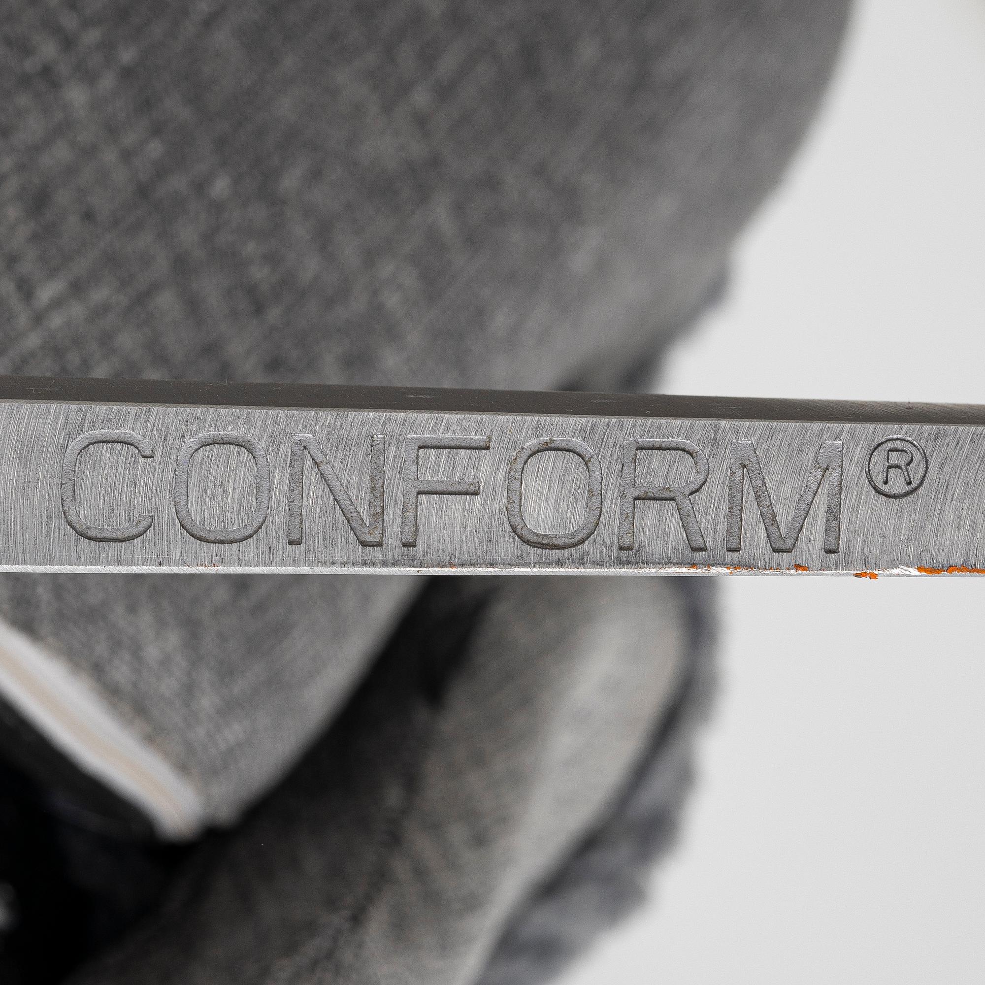 A 'Master' recliner, Conform.