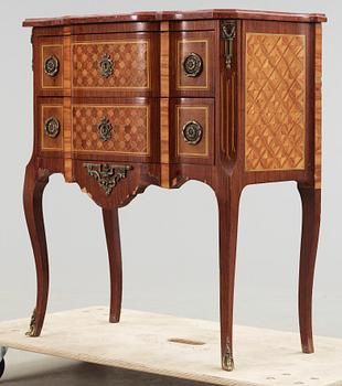 BYRÅ, Louis XVI-stil, 1900-tal.