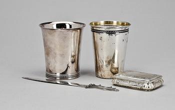 BÄGARE, 2 st, DOSA samt BREVKNIV, silver, bl a Frankrike, GAB Stockholm 1946. Vikt ca 1284 g.