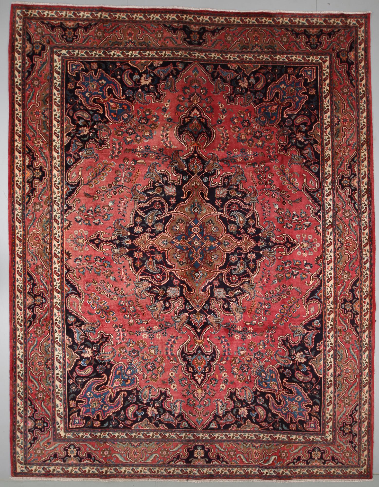 MATTA, Meshed, ca 396 x 308 cm.