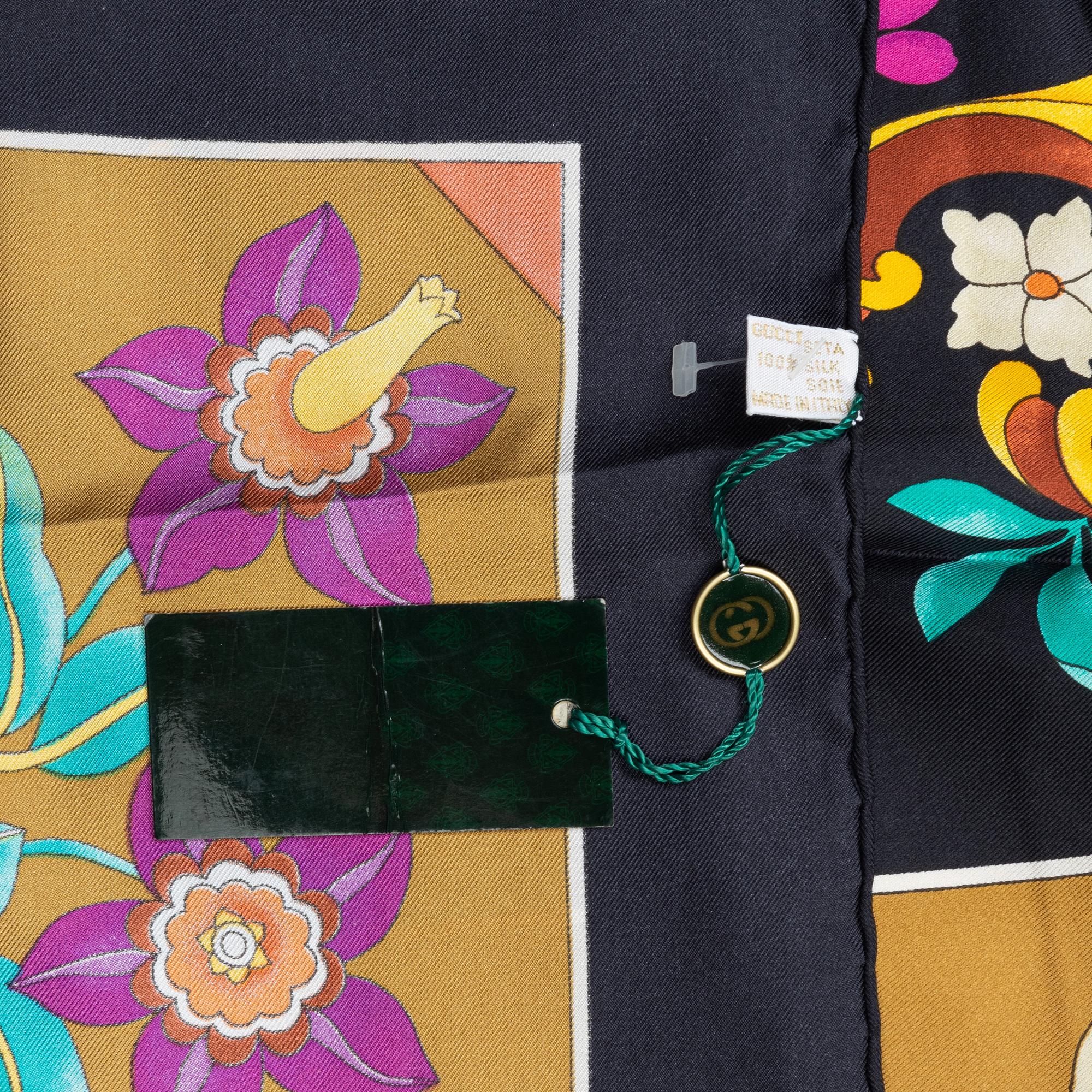 Gucci, scarf, "Flora".