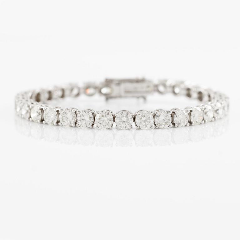 Tennis bracelet, 18K white gold with brilliant-cut diamonds.