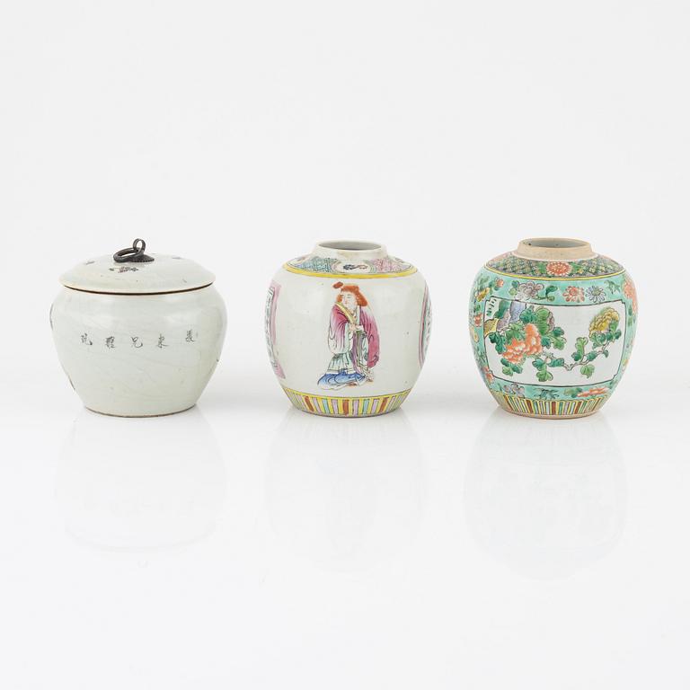 Two jars, a bowl, a vase and a container with cover, porcelain, China, 19th and 20th century.