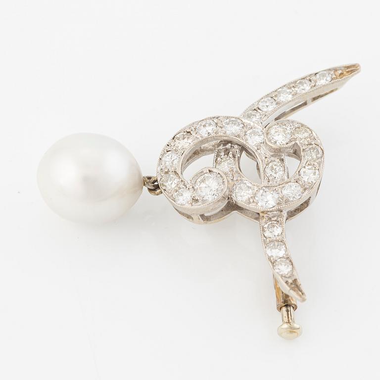 Brosch med odlad pärla och gammalslipade diamanter.