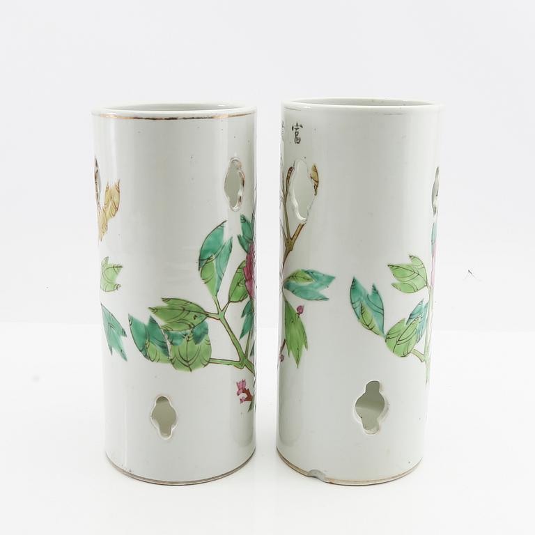 Perukvaser ett par Kina 1900-tal porslin.