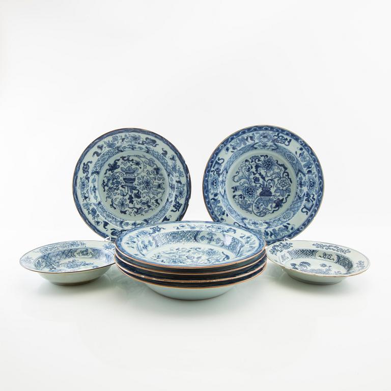 Deep plates 6 pcs and berry plates 2 pcs China Qianlong (1736-95) porcelain.