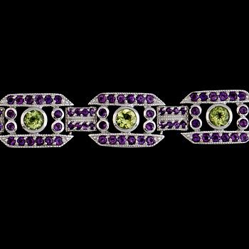 ARMBAND, sterling silver, gröna peridoter tot ca 4.10 ct, ametister tot ca 8.60 ct.