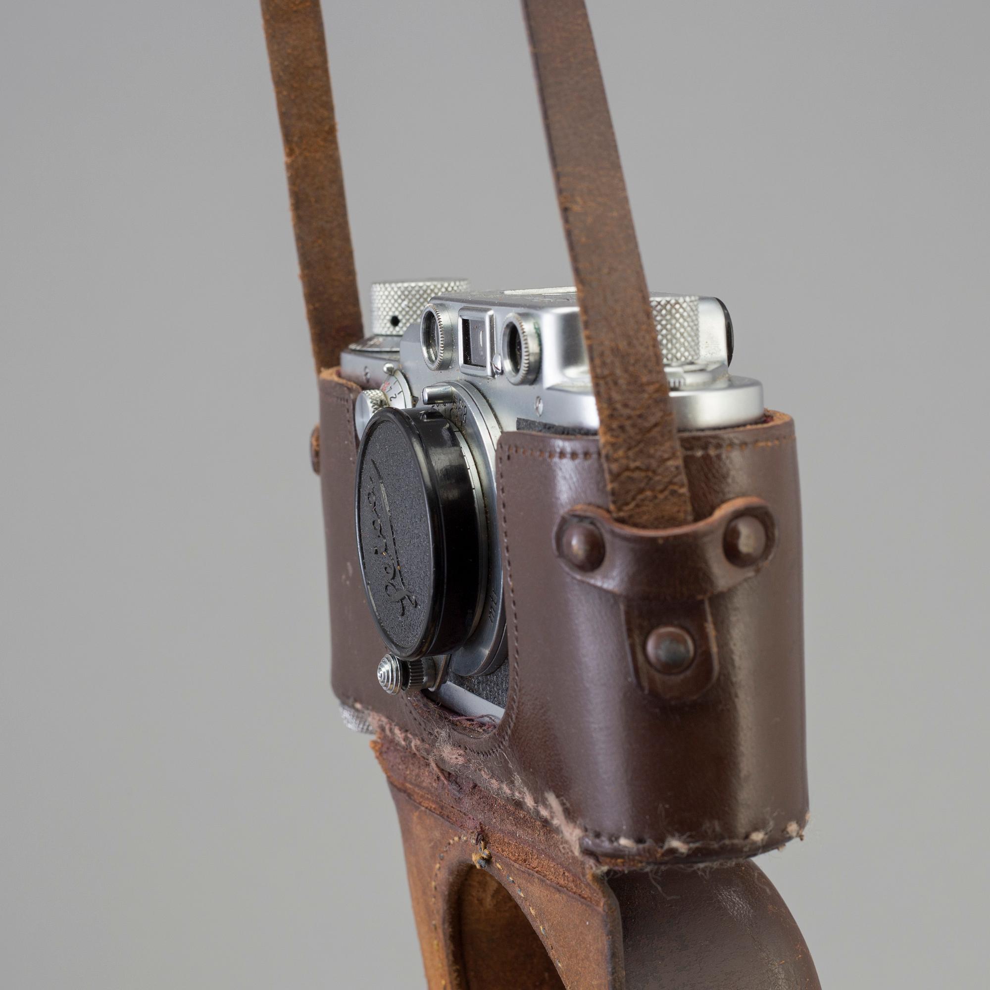 A Leica Leica IIIf no 527327 from 1951. With Elmar f=5 cm 1:3,5, Summarit f=5 cm 1:1,5 and more.