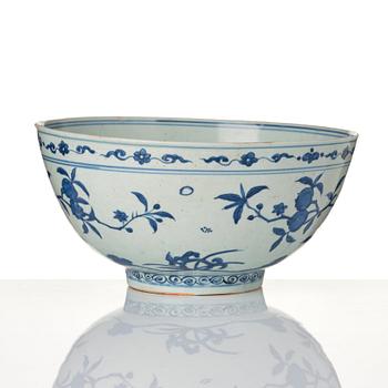 A large blue and white bowl, Ming dynasty (1368-1644).