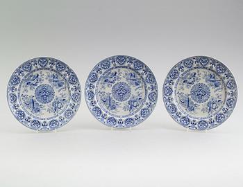 TALLRIKAR, 3 st, flintgods, England, 1800-talets första hälft.