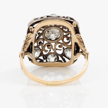 Ring 18K guld och silver med gammalslipade diamanter, tillskriven Buccellati.