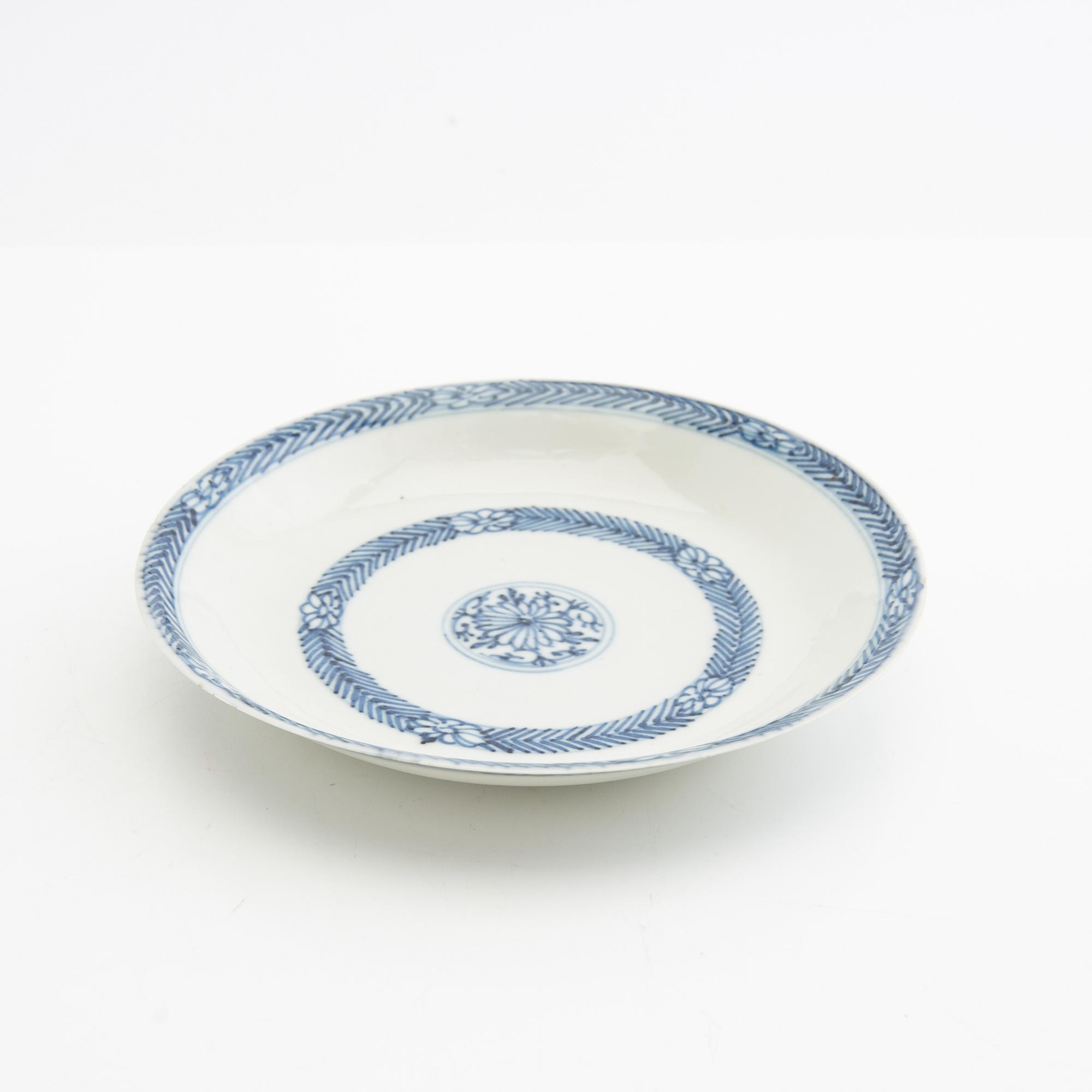 A blue and white cup with saucer, Qing dynasty, Kangxi (1662-1722).