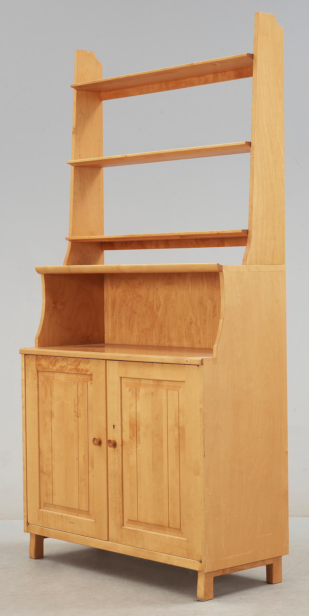 SKÅP MED HYLLA. Carl Malmsten, Åfors Möbelfabrik.