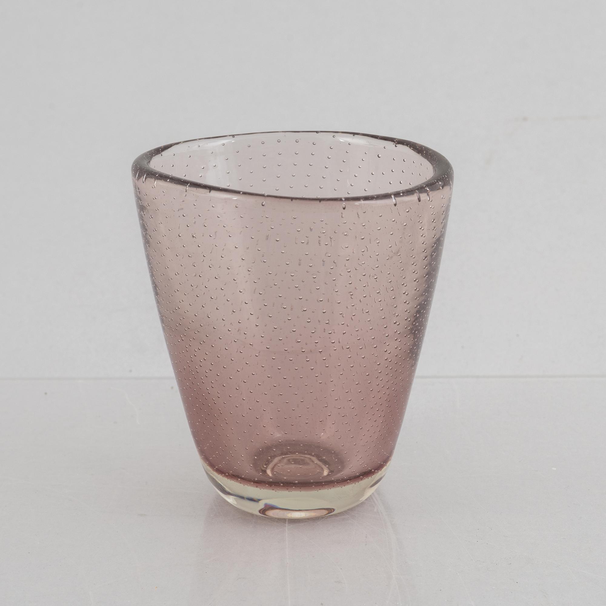 Gunnel Nyman, a glass vase, Nuutajärvi, Finland 1948.