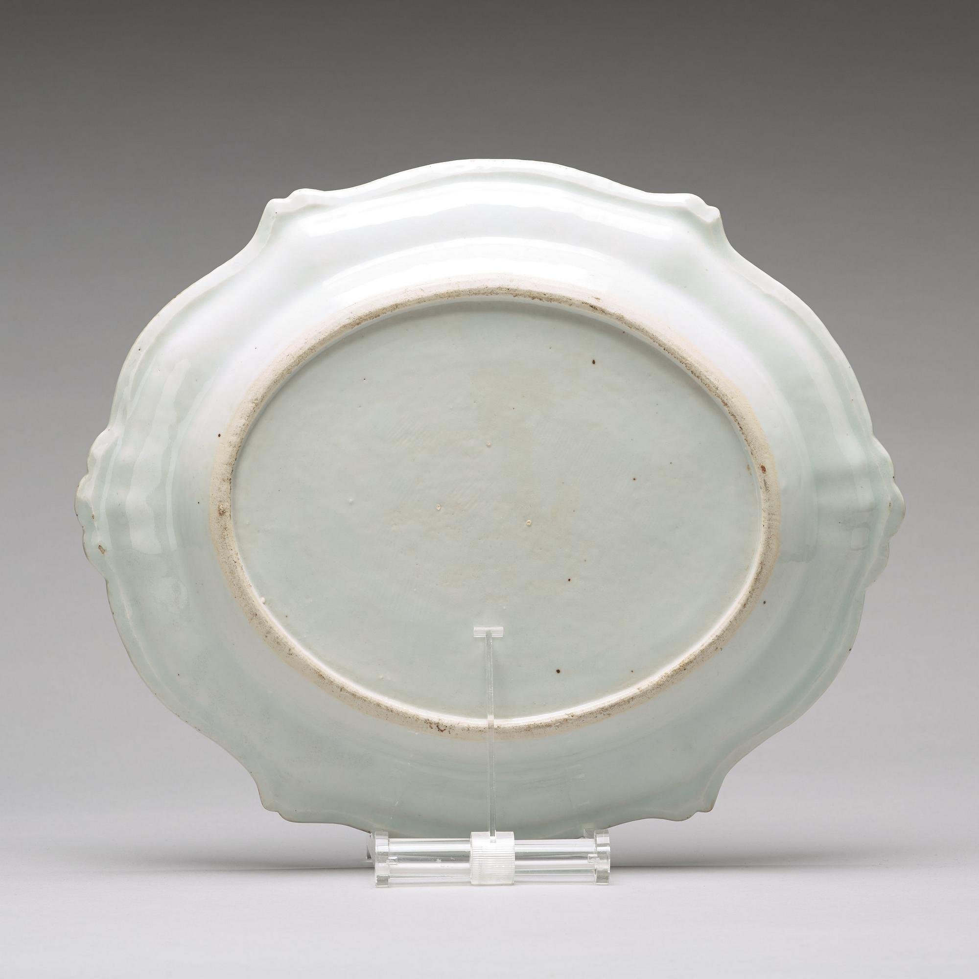 TERRINFAT, vapenporslin. Qingdynastin, Qianlong (1736-95).