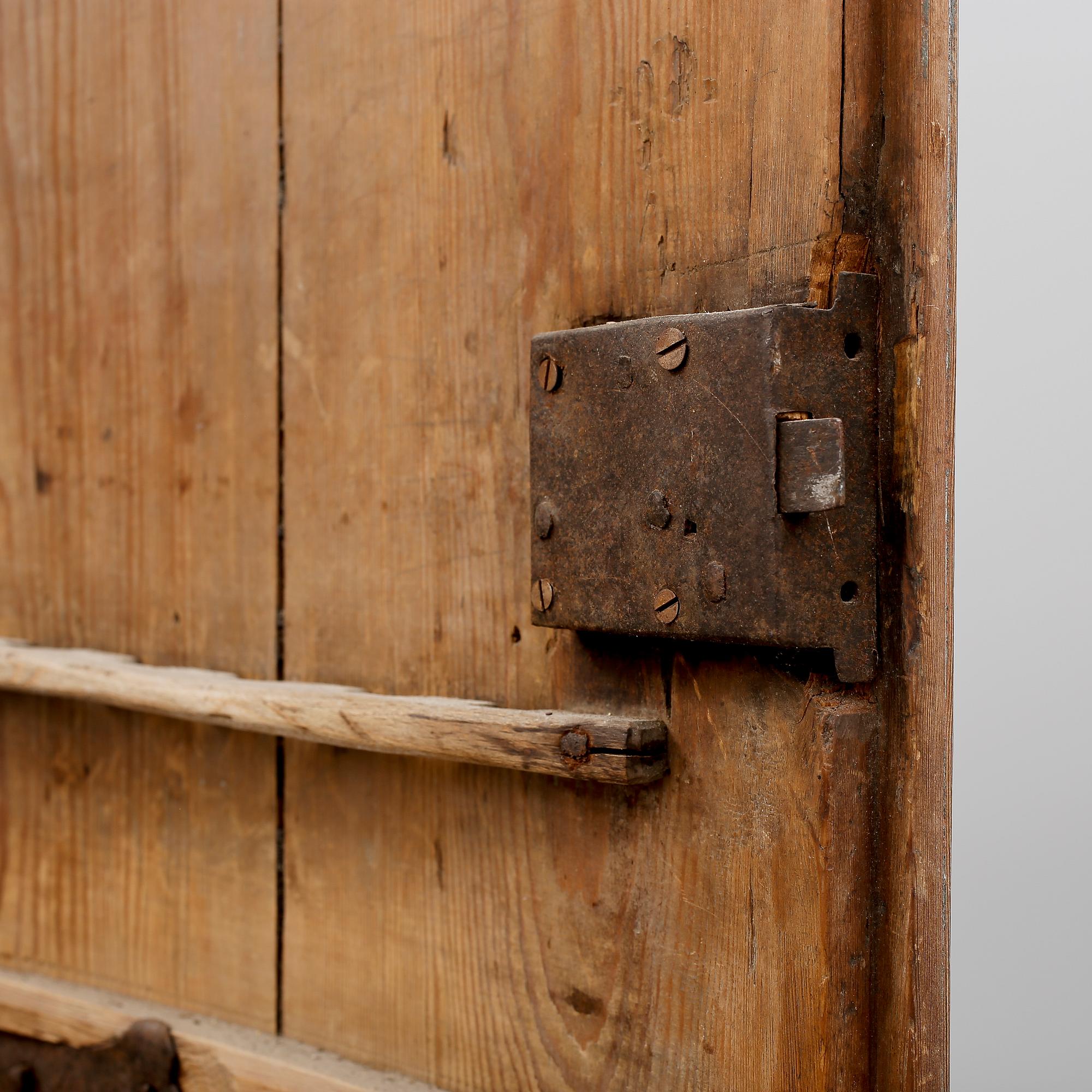 HÖRNSKÅP, allmoge, Gustavianskt, 1800-talets början.