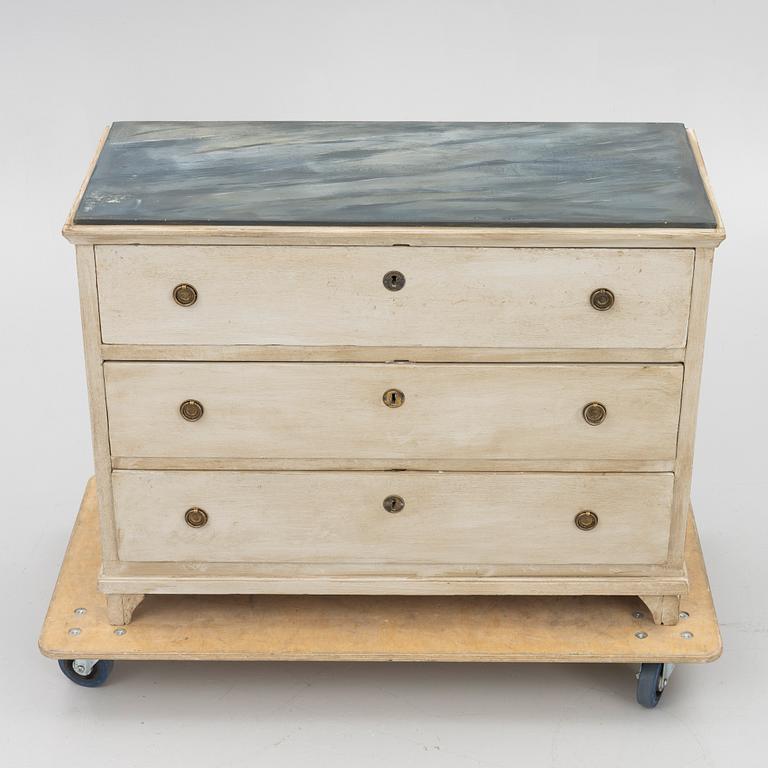 A chest of drawers, 19th century.