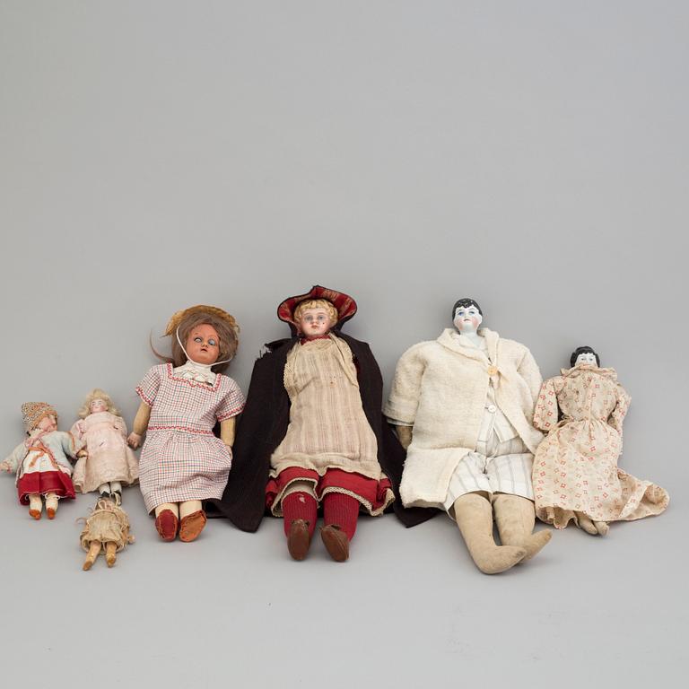 7 dolls, 18th/19th century.