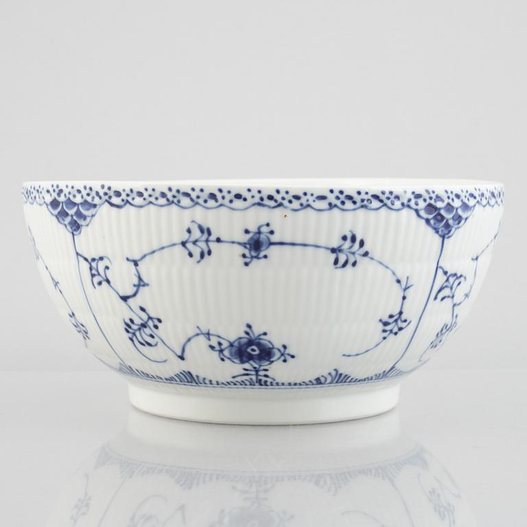 A large 'Blue Fluted half lace' / "Musselmalet" porcelain serving bowl, Royal Copenhagen, model 631, 1969-73.
