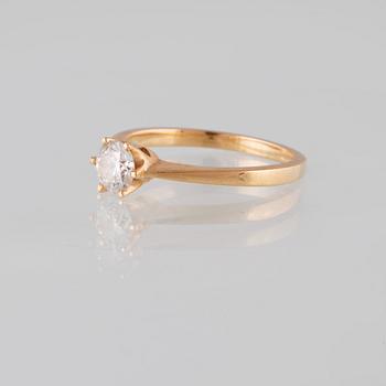 RING, 18K guld med briljantslipad diamant 0.50 ct, Iduna, Varberg. Vikt 3,4 gram.