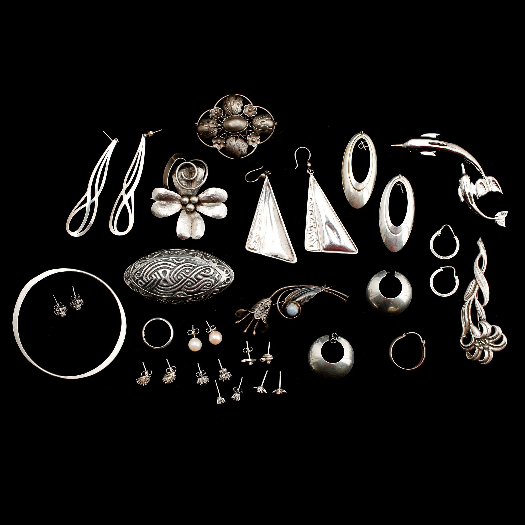 SAMLING SILVERSMYCKEN, ca 15 delar, 1900-tal. Vikt ca 113 g.