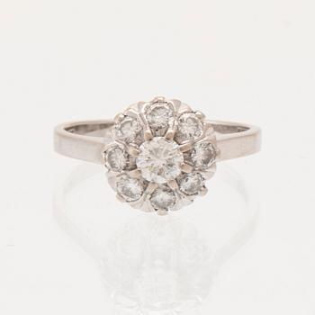 Ring in 18K white gold with round brilliant-cut diamonds.