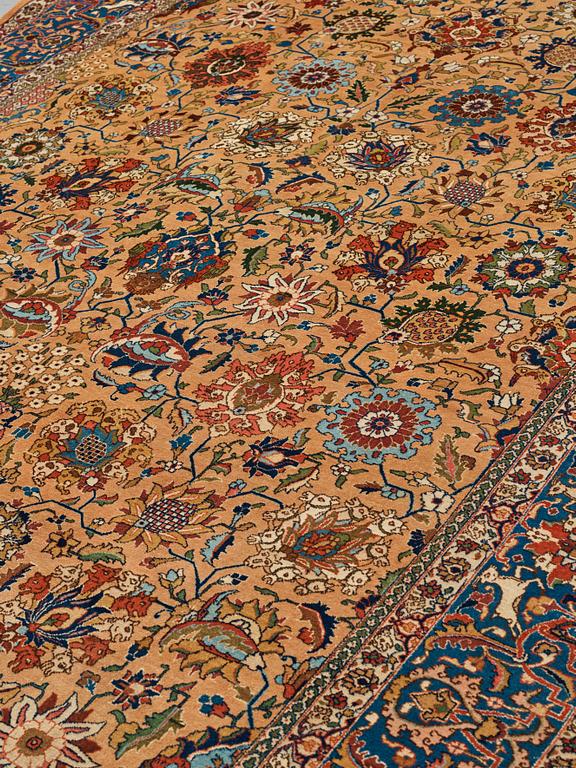 A carpet, semi-antique Tabriz, ca 404 x 292 cm.