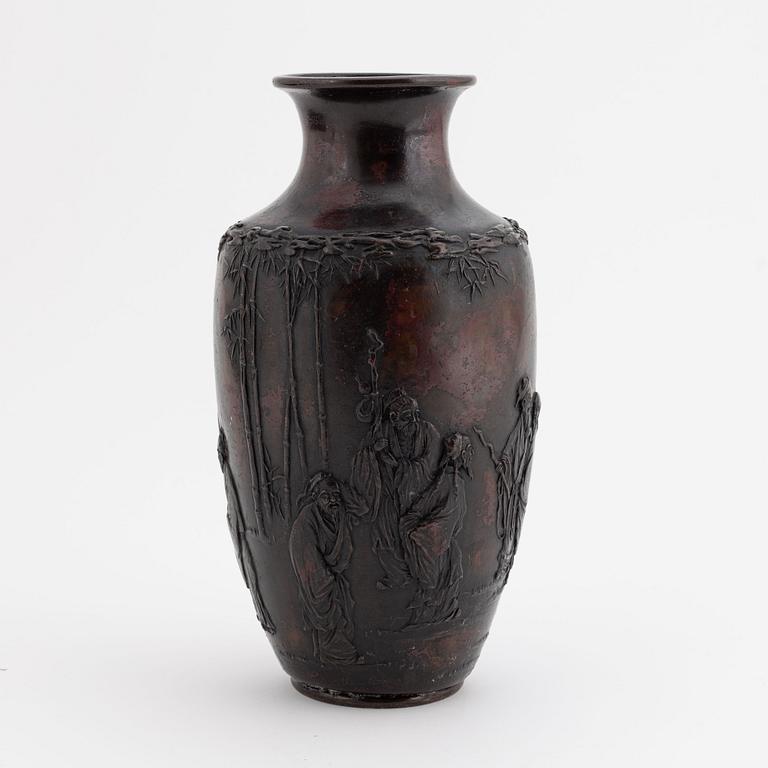 A Japanese bronze vase, 20th century.
