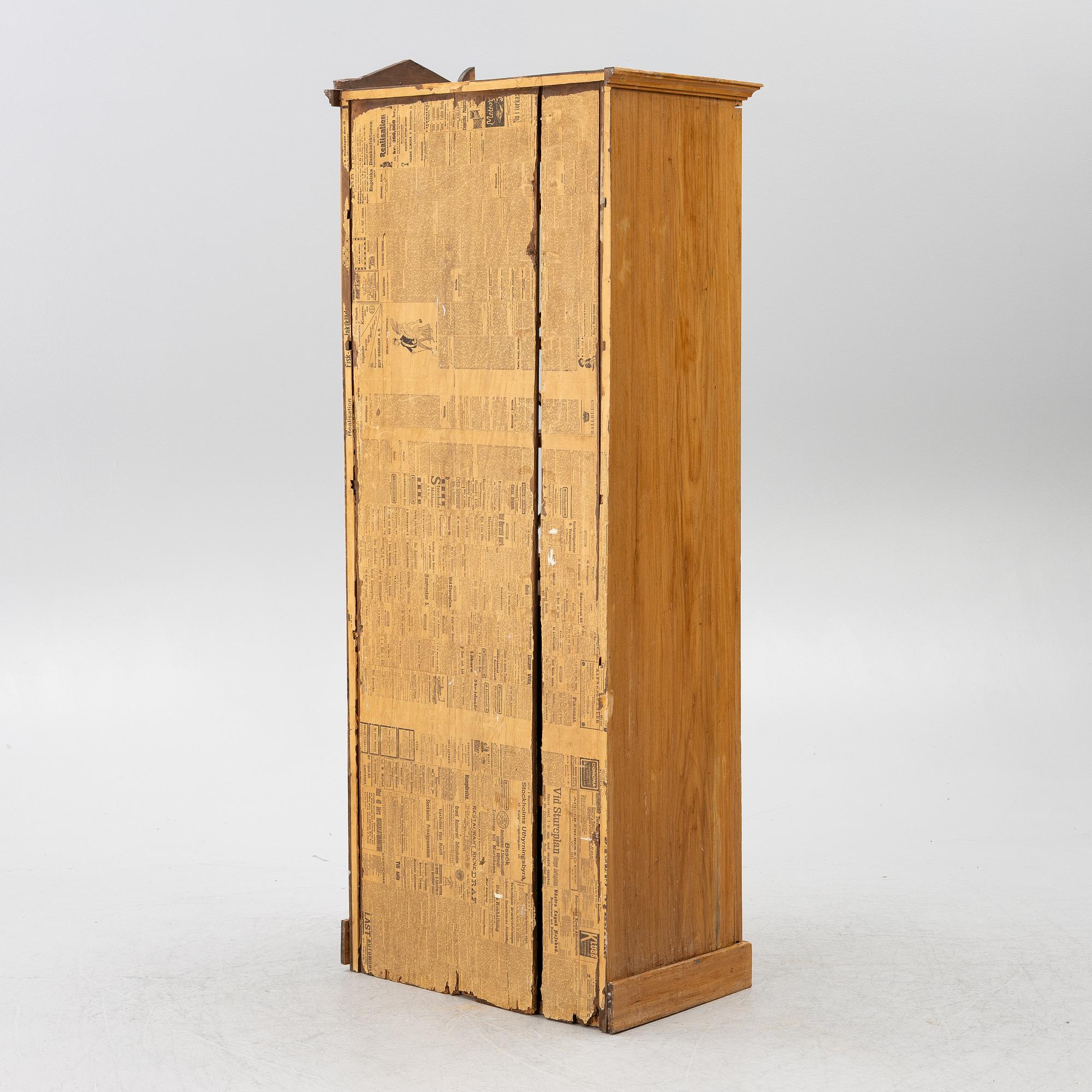 Bokskåp 1800-talets mitt.