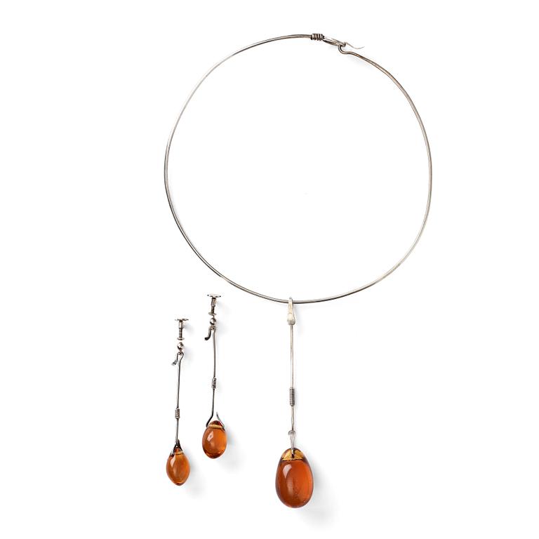 Vivianna Torun Bülow-Hübe, a silver necklace and pair of earrings set with drop-shaped amber coloured glass, Stockholm 1953.