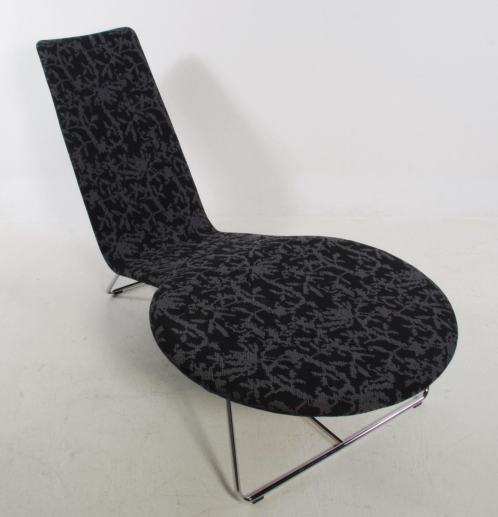 LIGGFÅTÖLJ, "Woob", formgiven av Eero Koivisto för Offect.