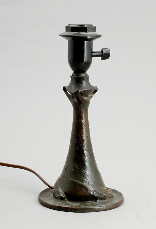 BORDSLAMPA, brons, signerad G. Backlund, sannolikt G Backlund & Hugo Elmqvist, Stockholm, jugend, tidigt 1900-tal.